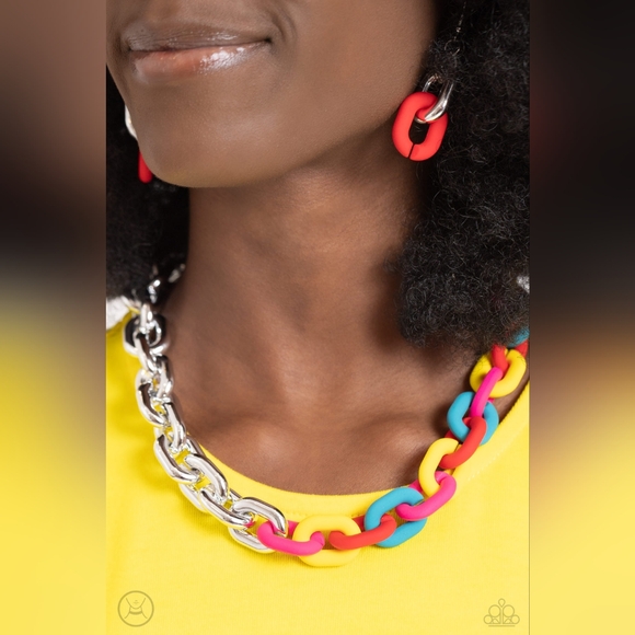 Contrasting Couture Necklace - Picture 1 of 4